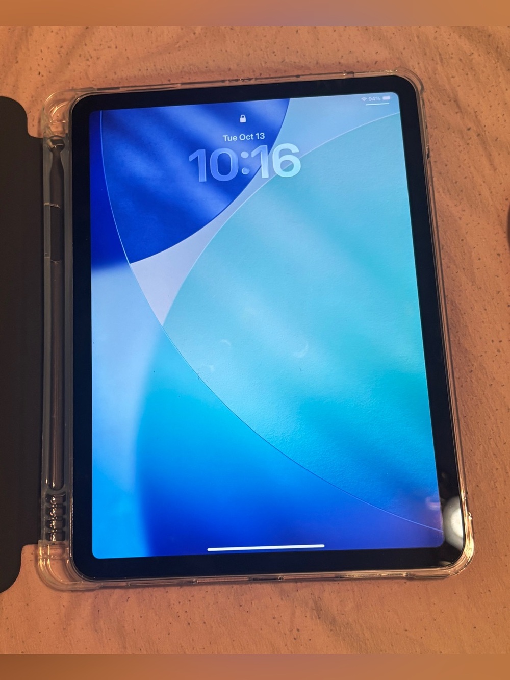 iPad Air 4th Gen (64GB) + Apple Pencil – Excellent Condition!